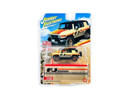 Toyota FJ Cruiser 2007 Off-Road 1:64 - Johnny Lightning  Toyota FJ Cruiser 2007 - sběratelský model auta