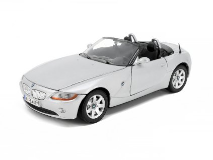 BMW Z4 E85 2003 kovový model auta (1)