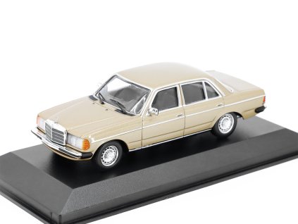 Mercedes Benz 230 E (W123) 1982 143 MAXICHAMPS (1)