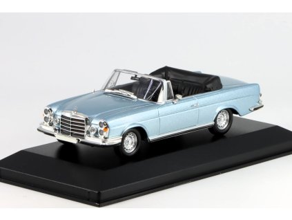 Mercedes-Benz 280SE 3.5 Cabriolet W111 1970 světle modrá 1:43 - MAXICHAMPS  Mercedes 280SE - kovový model