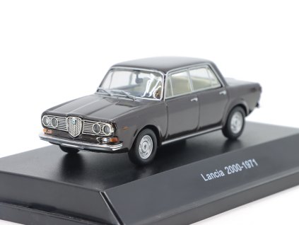 Lancia 2000 1971 Berlina hnědá 143 Starline models (2)