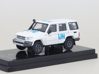 Toyota Land Cruiser LC76 United Nations 1:64 - PARAGON Models  Toyota Land Cruiser 76 UN - kovový model auta 1/64