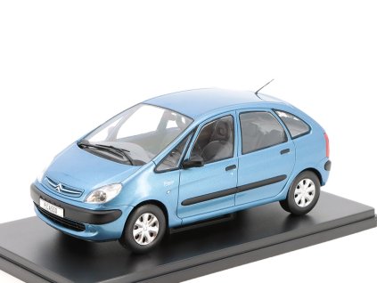 Citroen Xsara Picasso 1:24 - WhiteBox  Citroen Xsara Picasso - kovový model auta