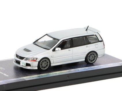 Mitsubishi Lancer Evolution Wagon stříbrná 1:64 - Tarmac models  Mitsubishi Lancer Evo - kovový model auta