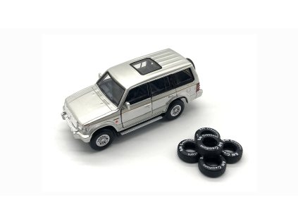 Mitsubishi Pajero RHD 1:64 - BM Creations  Mitsubishi Pajero - kovový model auta