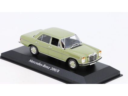 Mercedes-Benz 200/8 W115 1968 zelená 1:43 - MAXICHAMPS  Mercedes 200/8 - kovový model