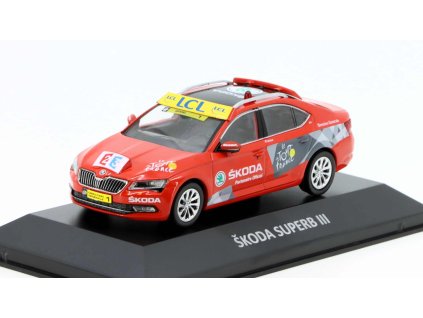 Škoda Superb III 2015 Tour de France Ředitelský "Red Car" 1:43 - Kaleidoskop slavných vozů časopis s modelem #109  Škoda Superb 3 - kovový model auta 1/43