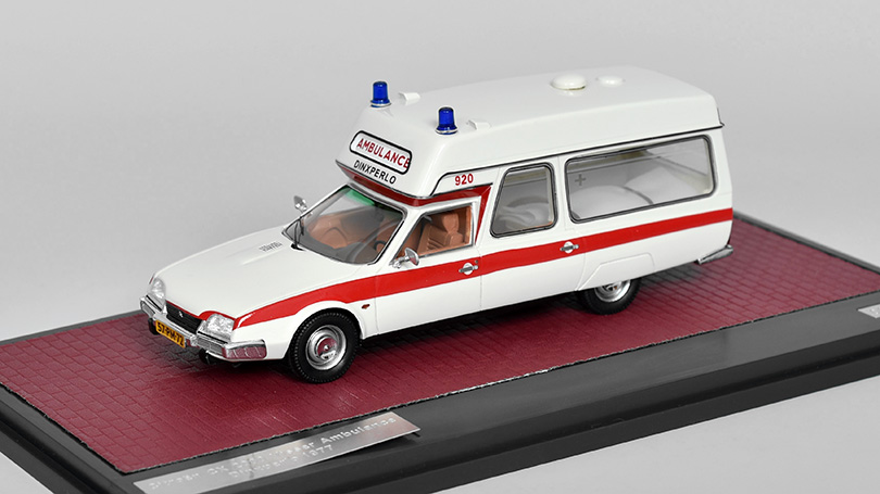 Miniature MATRIX 1/43 - Ambulance CITROEN DS21 1975 - Véhicule De Pompiers