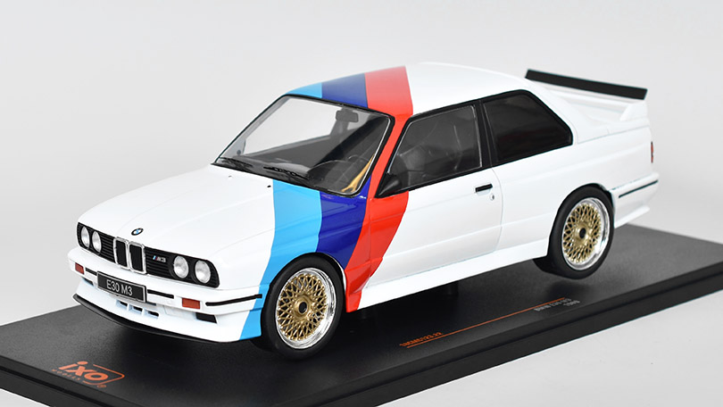 Maquette BMW M3 E30 1989 Bleu Foncé Métallisé 1:18 Ixo Models, Portes Et Capot Fermés - Neuf Avec étui