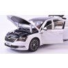 Škoda Superb 3 2015 Bílá 1:18 - Abrex  Škoda Superb 3 2015 - kovový model auta