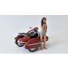 Figurka Car wash girl 1:18 - American Diorama  Figurka car wash girl