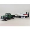 Plymouth Truck s motorovým člunem 1941 1:24 - MOTORMAX  Plymouth Truck with Speed Boat Trailer - kovový model auta 1/24