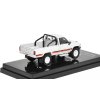 Toyota Hilux Pick-up 1984 bílá RHD Pravostranné Řízení 1:64 - PARAGON Models  Toyota Hilux PickUp LHD 1984 1/64 - kovový model auta 1/64