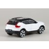 Volvo EX40 bílá 1:43 - Bburago  Volvo EX40 - kovový model