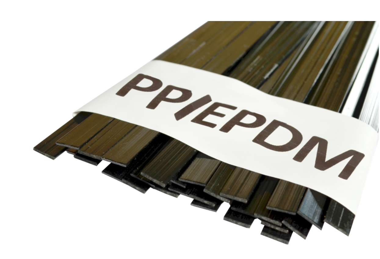 Zváracie drôty PP/EPDM, ploché, 8mm, dĺžka cca 45 cm, čierne, 50 g
