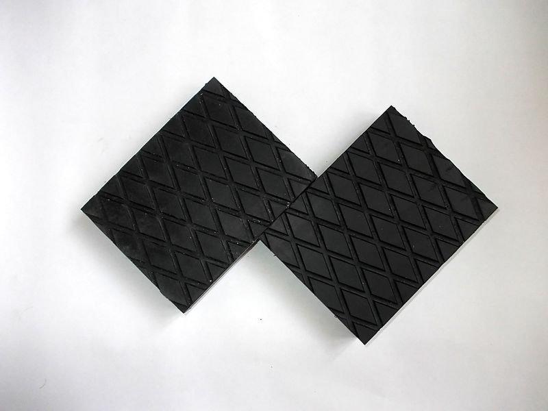 Gumová podložka zdviháka 160 x 125 x 30 mm, hranatá - Ferdus 10.169