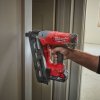 Aku hřebíkovačka úhlová 18V 2,0 Ah, zásobník na 110 hřebů - Milwaukee M18 CN16GA-202X 2