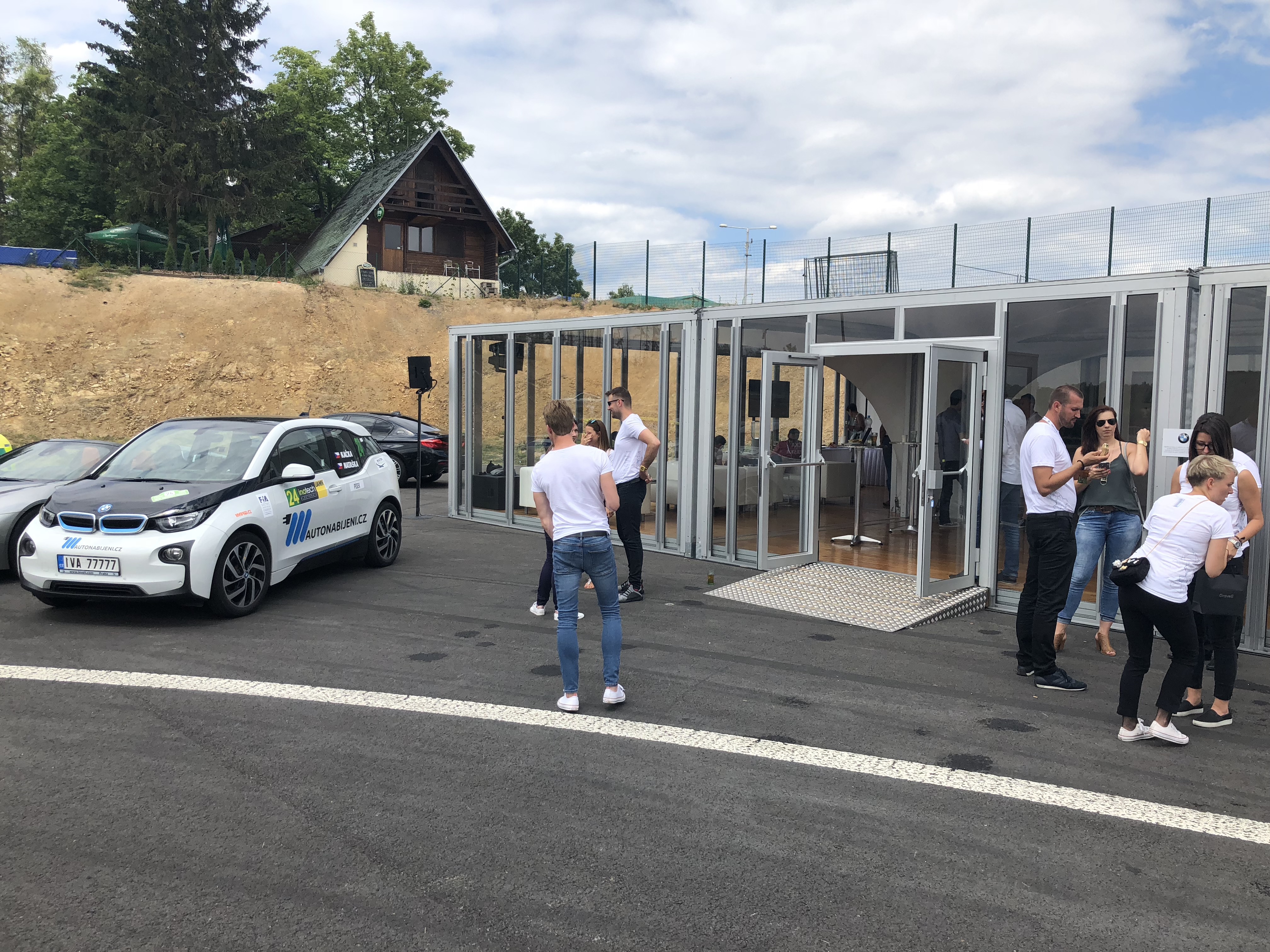 ⚡ Proč se jmenujeme Autonabíjení?