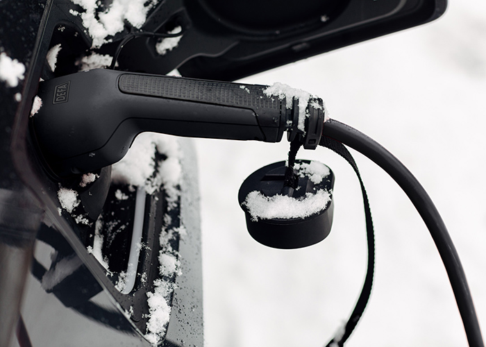 eMove-Mode2-width_cable_connected_cap_winter-700x500