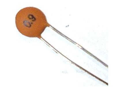 0,9p/50V NPO, RM=2,54, keramický kondenzátor