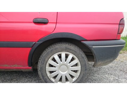 Plastové lemy blatníku Ford Escort 5dveř / combi 1995-2002