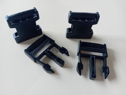 Plastový trojzubec 30 mm