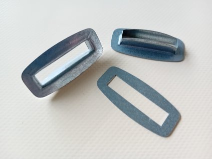 Oko s hranatou štěrbinou 38x8 mm