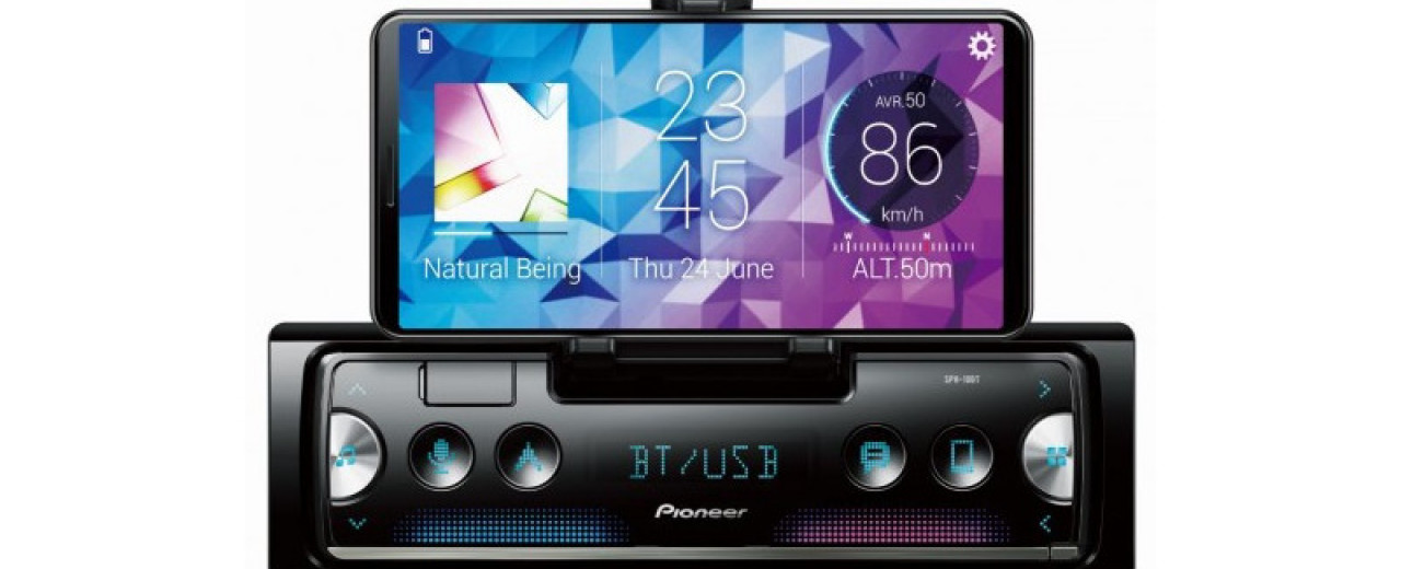 Revoluční spojení mobilu a autorádia