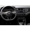 VW Polo 18 interier s OEM autoradiem 16