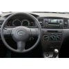 Toyota Corolla 2004 interier s OEM autoradiem 3