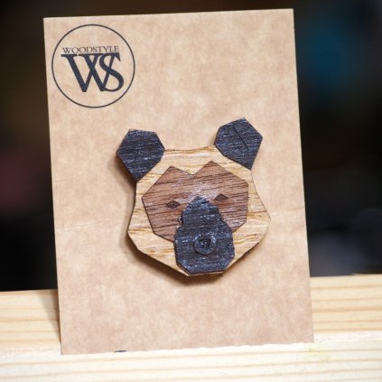 Wood Style dřevěná brož medvěd