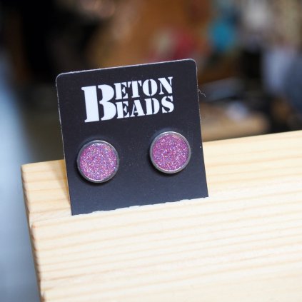 Růžové betonové náušnice Beton Beads