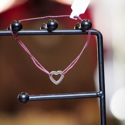 Šňůrkový náramek srdce