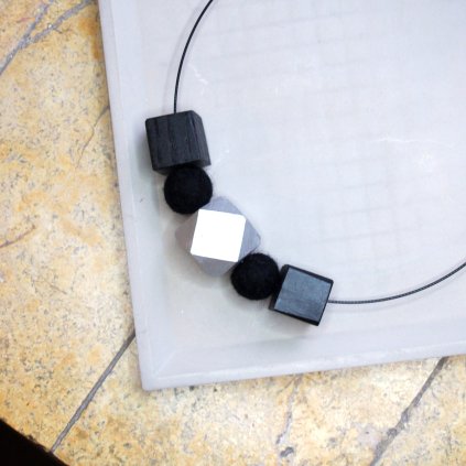 Dřevohra dřevěné korále černé