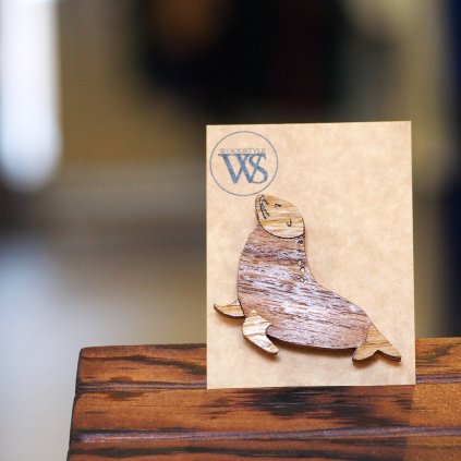 Dřevěná brož Woodstyle tuleň