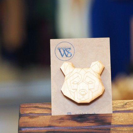 Dřevěná brož Woodstyle medvěd