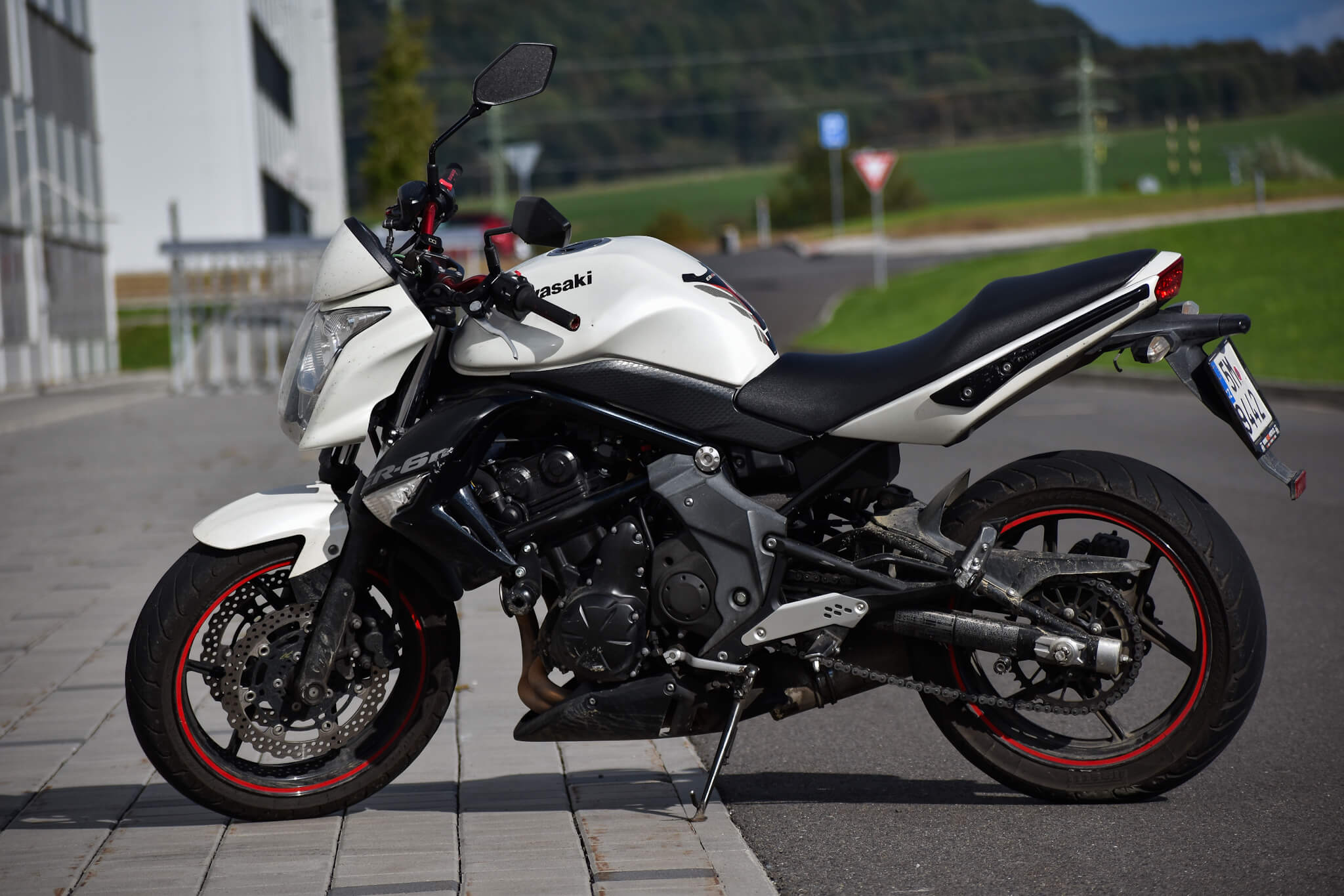 motorka_bílá
