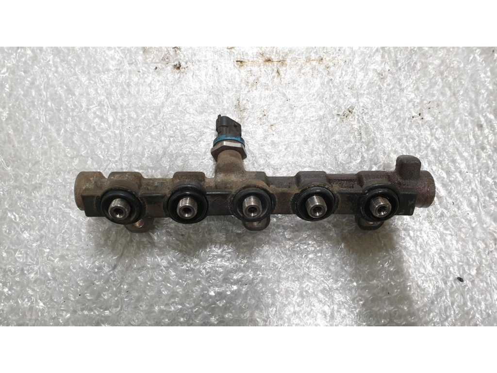 Vstřikovací lišta Renault Master 2.3DCI 8201028992 B