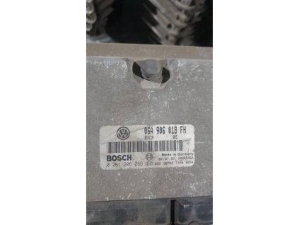 Řídící jednotka motoru 06A 906 018 FH