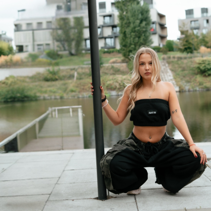 BLACK TOP
