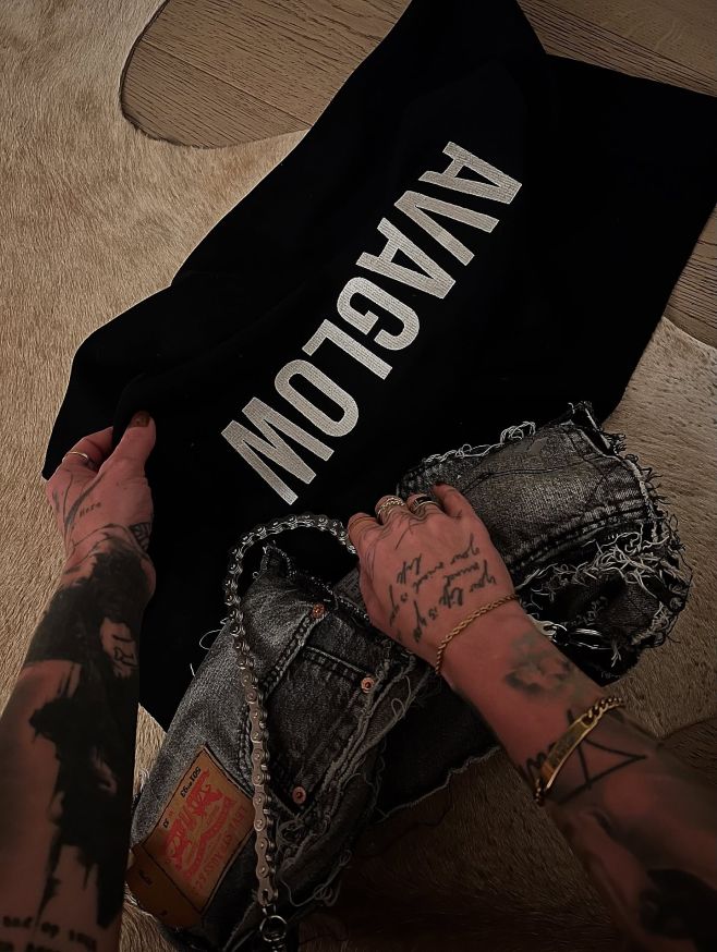 💫 BEHIND THE SCENES 💫 Tady se rodí AVAGLOW – značka, která vzniká z rukou, nápadů a vášně. Žádný fast fashion, ale kus...