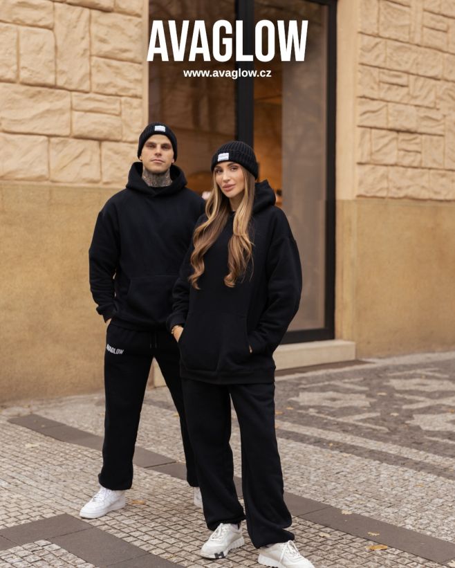 AVAGLOW JE TADY. Dnes startuje něco, co je pro nás mnohem víc než jen značka oblečení. AVAGLOW vzniklo z našeho rodinného...