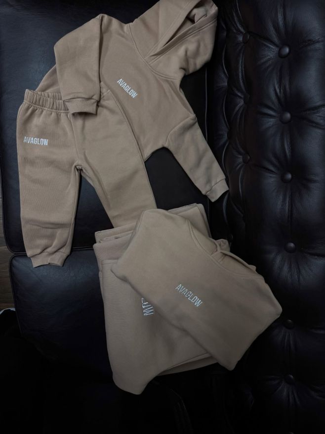 NAŠE PRVNÍ KOLEKCE MÁ NOVÝ ODSTÍN! Dostupné právě teď. Stone beige - barva klidu 🤎 #avaglow #obleceni #ceskamoda #ceskyeshop