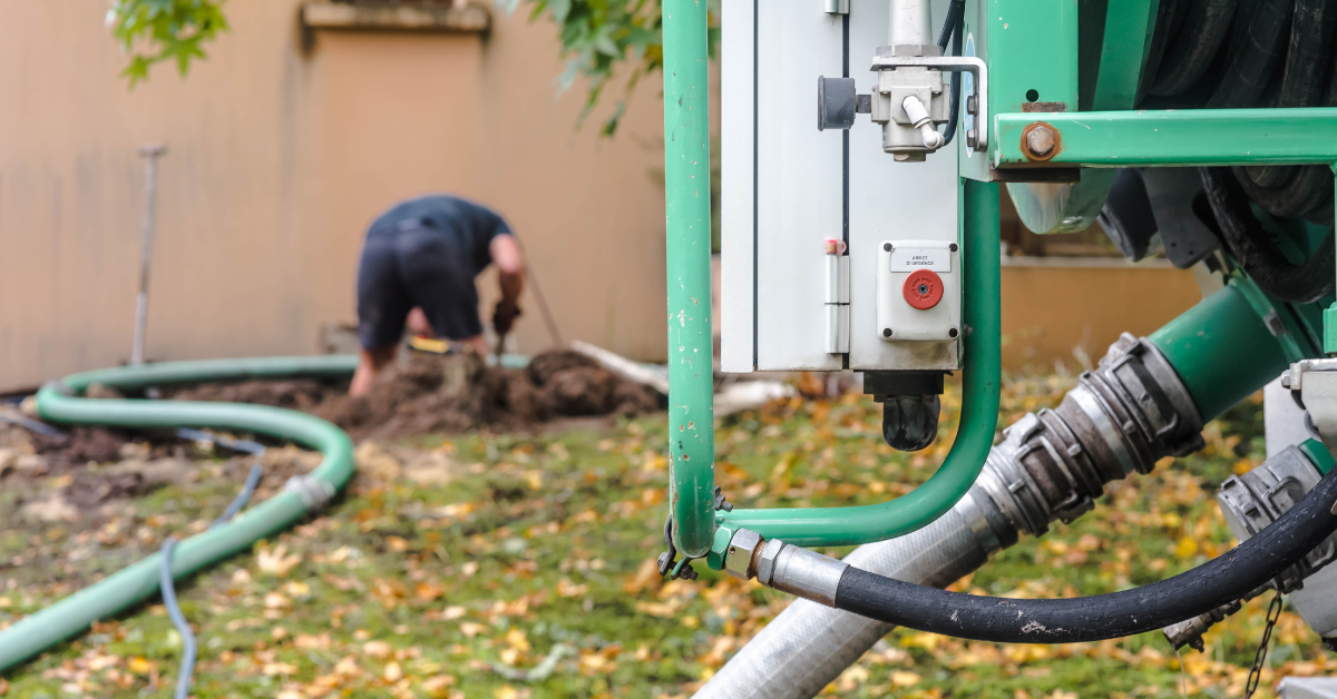 Žumpa zapácha - napriek častému vývozu žumpy