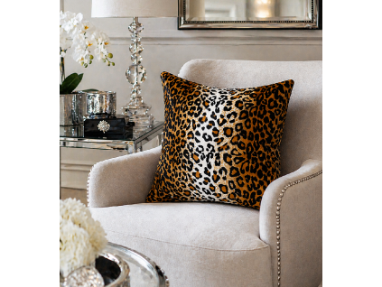 Poťah na vankúš leopard pre výrazný exotický dekor na sedačku