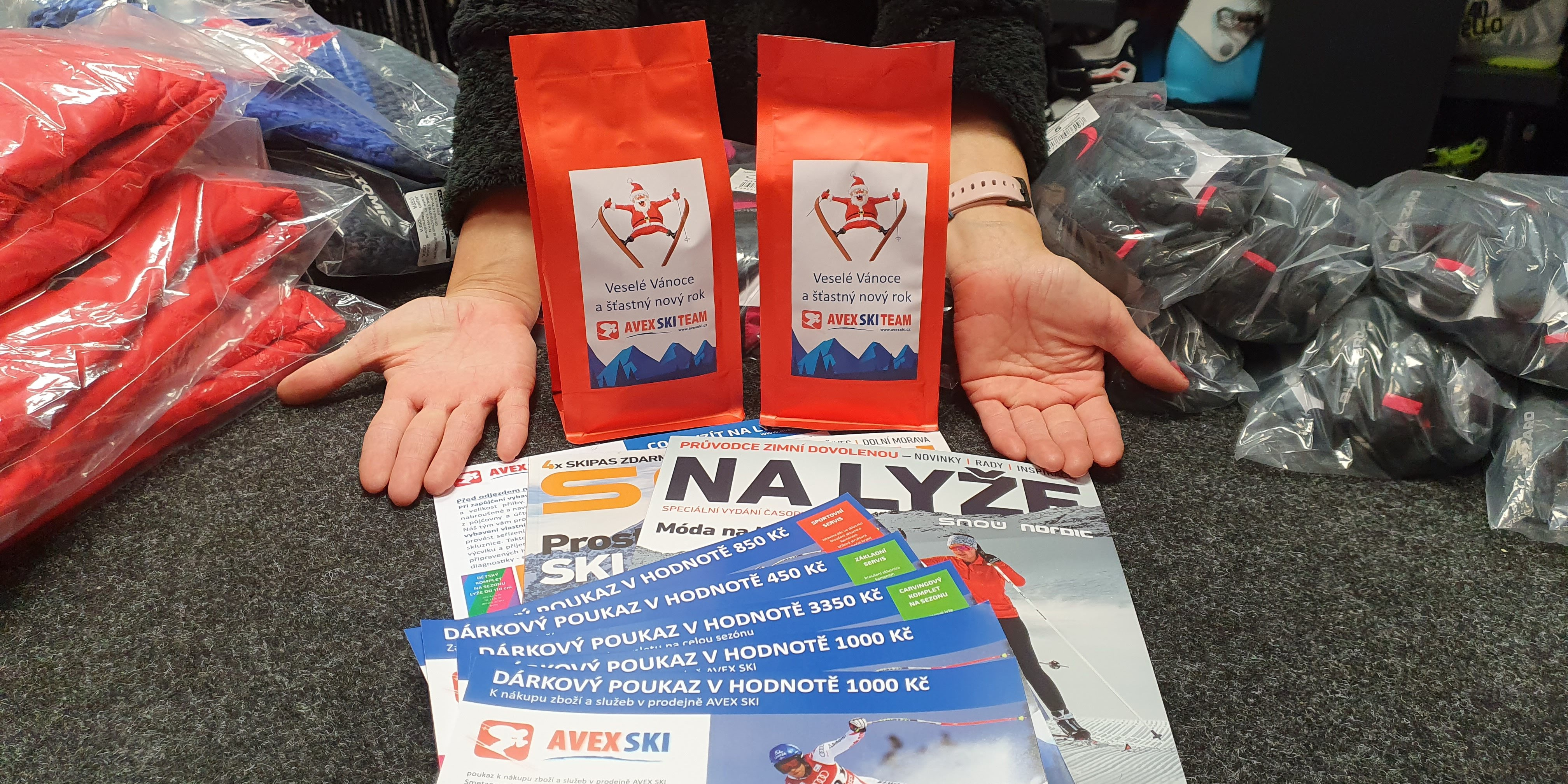 AVEX SKI gives gifts to its customers