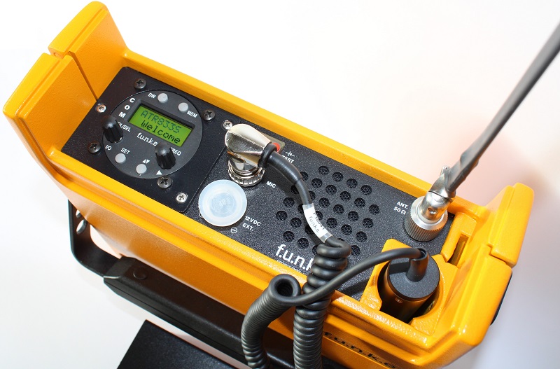 ATR833S-PC Nosný rám s leteckým radiostanicí ATR833S (kompletní sada)