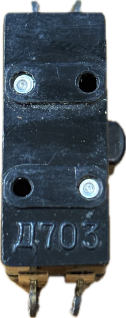 D703 Mikrospínač