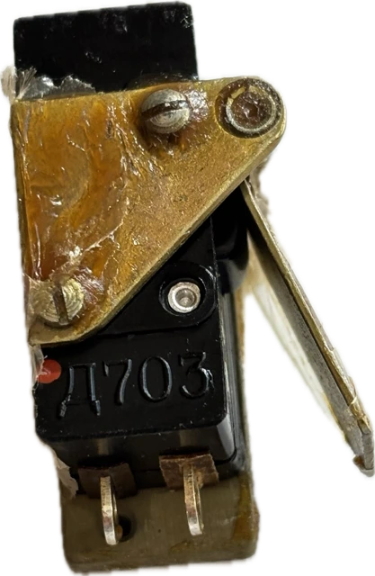 D703 Mikrospínač