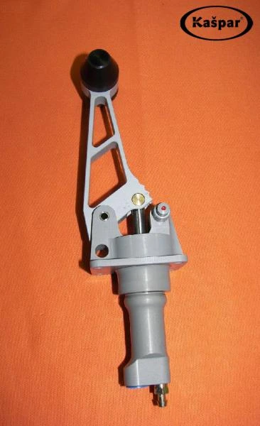 Hlavní brzdové válce - uzavřený systém / Hlavní brzdový válec na středový tunel